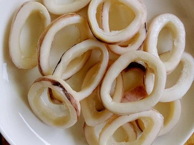 【酥炸鱿鱼圈】步骤1