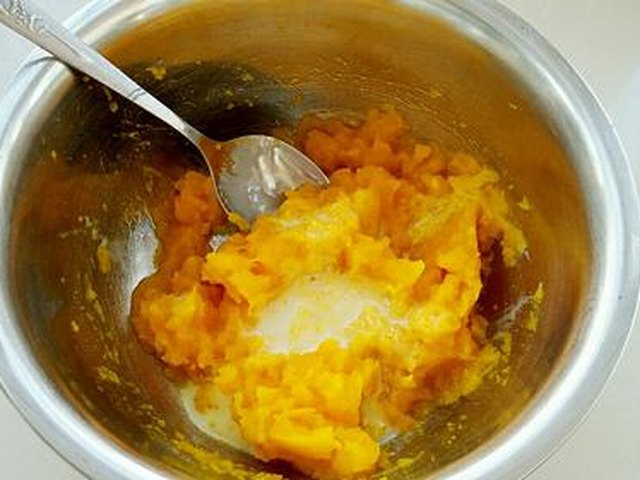 【炼乳香甜南瓜饼】步骤2