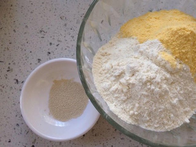 【玉米豆沙饼】步骤2
