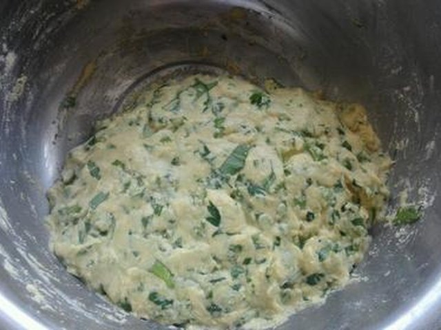 【玉米面菜饼子】步骤4