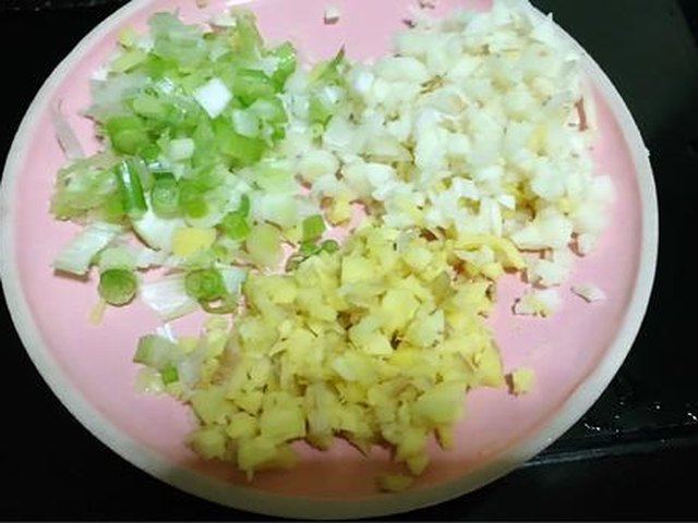 【木耳菜肉丸汤】步骤3