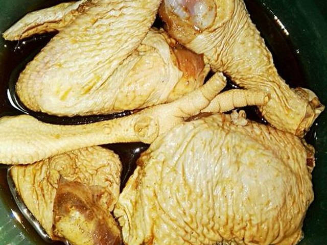 【红枣枸杞野蘑菇老母鸡汤】步骤2
