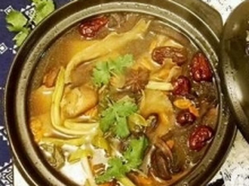 红枣枸杞野蘑菇老母鸡汤