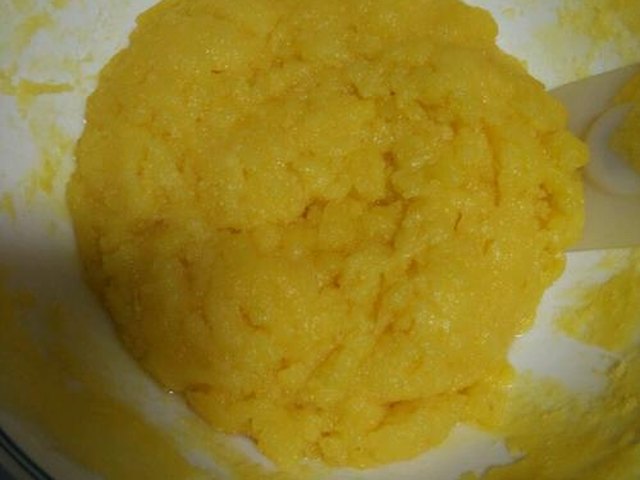 【奶香蛋黄馅冰皮月饼】步骤3