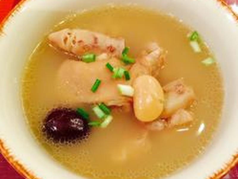 雪豆鱿鱼猪蹄汤