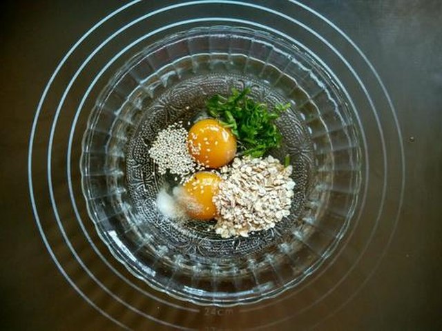 【燕麦片鸡蛋饼】步骤1