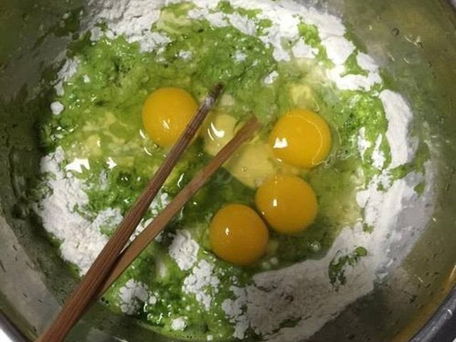 【菠菜汁鸡蛋饼】步骤4