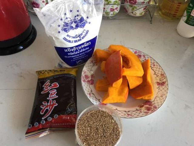 【芝香南瓜饼】步骤1