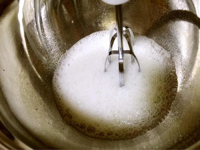 【抹茶戚风蛋糕】步骤3