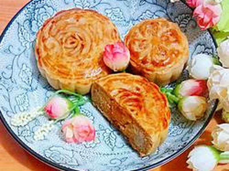 白莲蓉蛋黄广式月饼