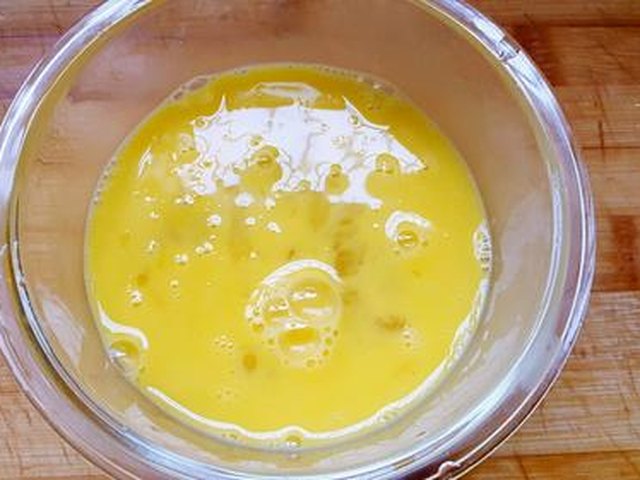 【黄瓜火腿鸡蛋饼】步骤1