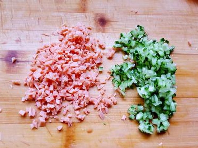 【黄瓜火腿鸡蛋饼】步骤2