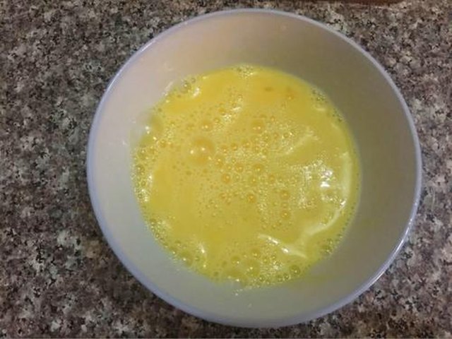【火腿肠鸡蛋卷饼】步骤2