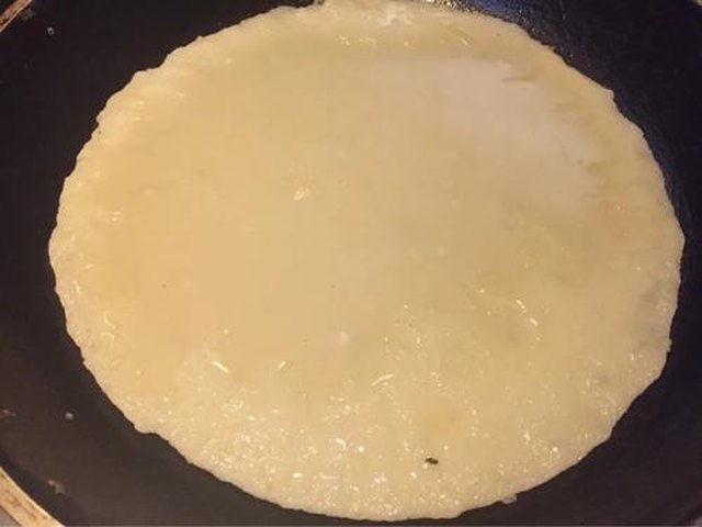 【火腿肠鸡蛋卷饼】步骤4