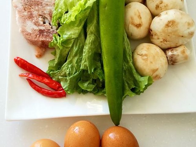 【口蘑培根蛋饼】步骤1