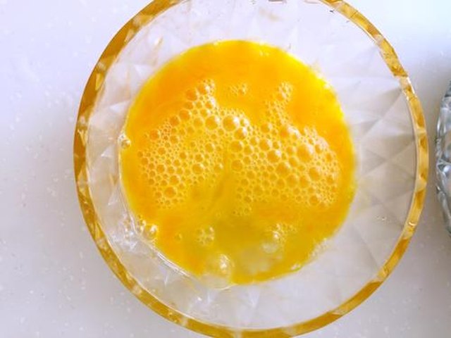 【口蘑培根蛋饼】步骤3
