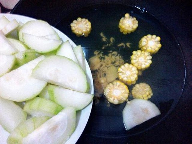 【鲜味玉米节瓜汤】步骤4