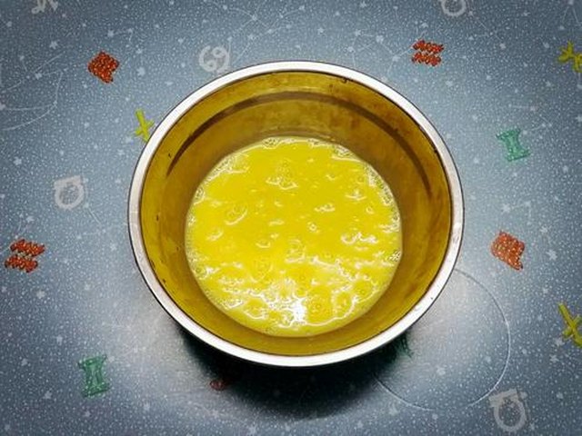【奶酪香腸玉子燒】步骤1