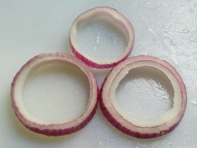 【洋葱圈煎蛋】步骤2