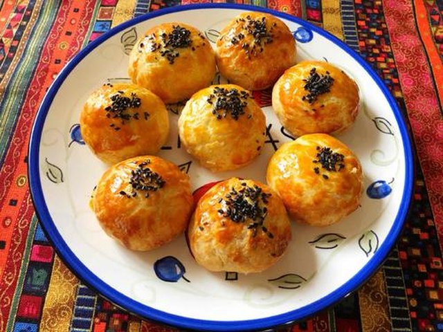 【肉松蛋黄酥】步骤4