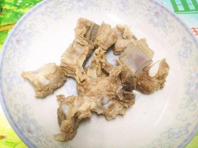 【西洋参灵芝排骨汤】步骤3