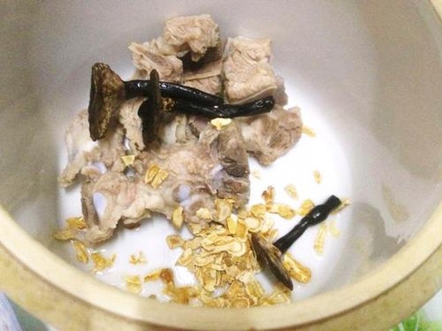 【西洋参灵芝排骨汤】步骤4