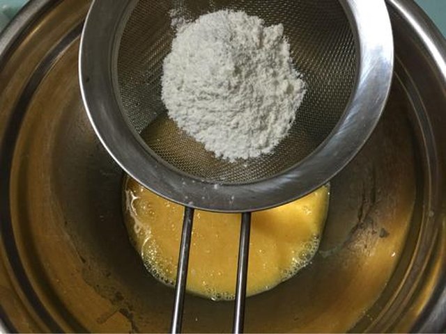 【奶油蛋糕卷】步骤4