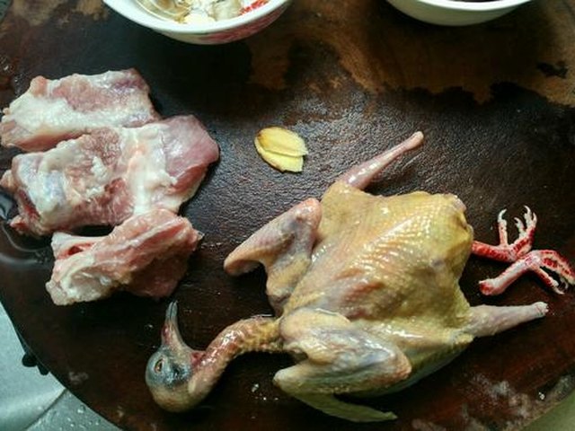 【清补凉斑鸠猪骨汤】步骤3