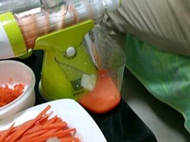 【胡萝卜鸡蛋饼】步骤1
