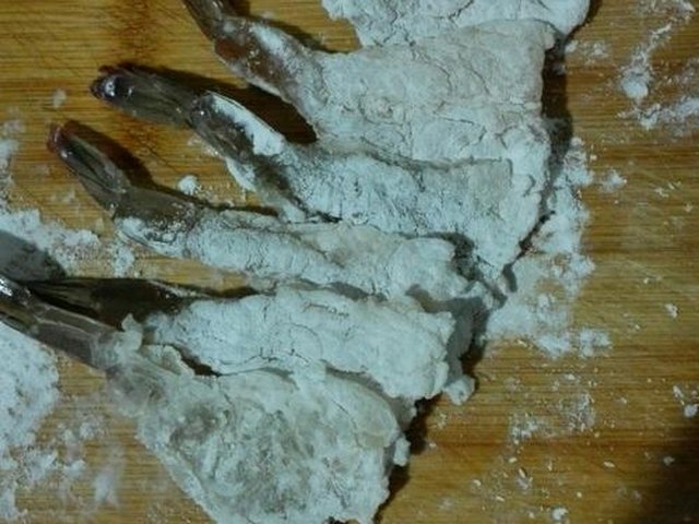 【鲜虾丝瓜汤】步骤2