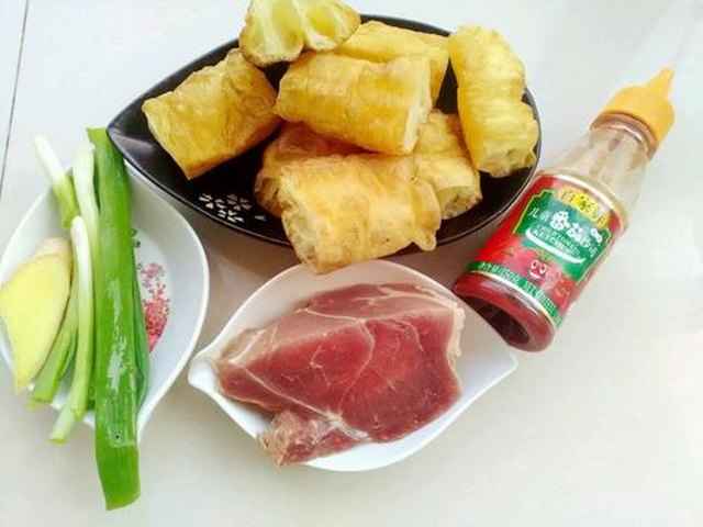 【肉末茄汁油条】步骤1