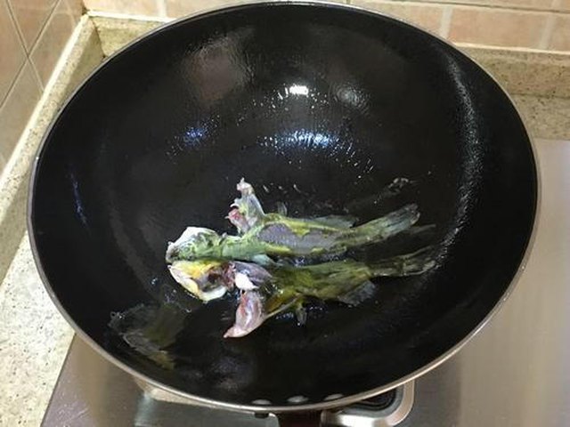【黄辣丁豆腐汤】步骤3