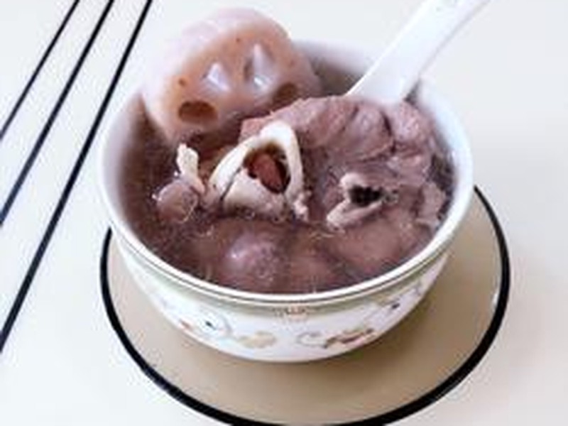 瓦罐莲藕大骨汤