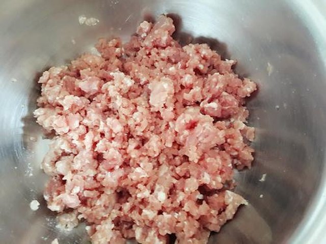 【开口烧麦～胡萝卜木耳鲜肉馅】步骤2