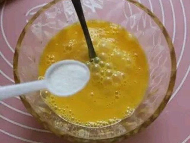 【火腿奶酪鸡蛋卷】步骤2