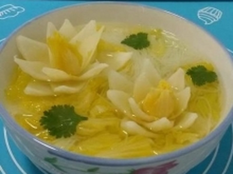 白菜莲花粉丝汤