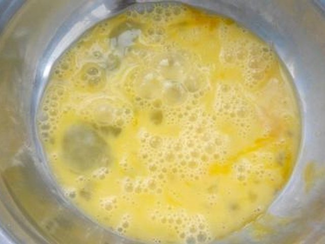 【豆沙鸡蛋卷】步骤1