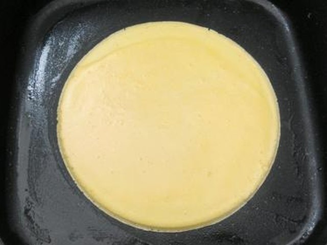 【豆沙鸡蛋卷】步骤4