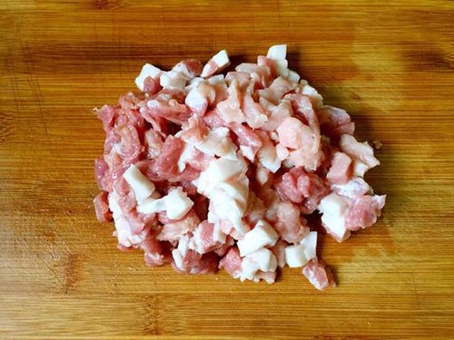 【香菇猪肉虾皮烧卖】步骤1