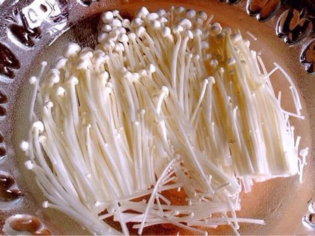 【金针菇培根卷】步骤3