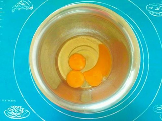 【蛋黄饼干（宝宝零食）】步骤1