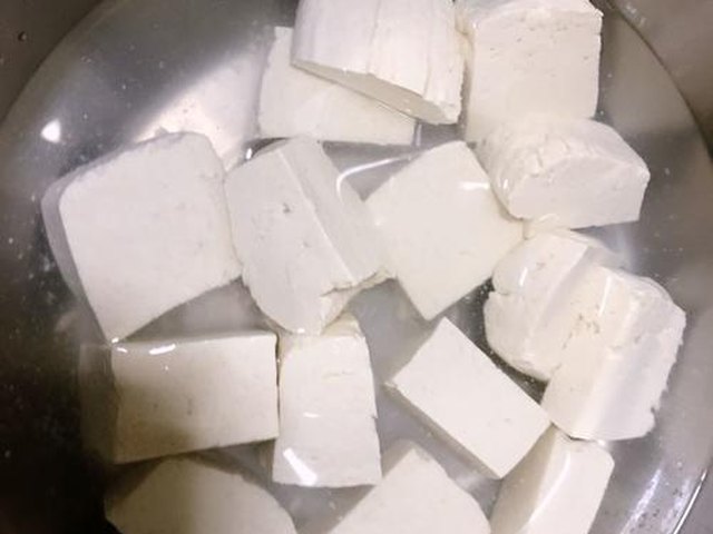 【韩式辣白菜豆腐汤】步骤2