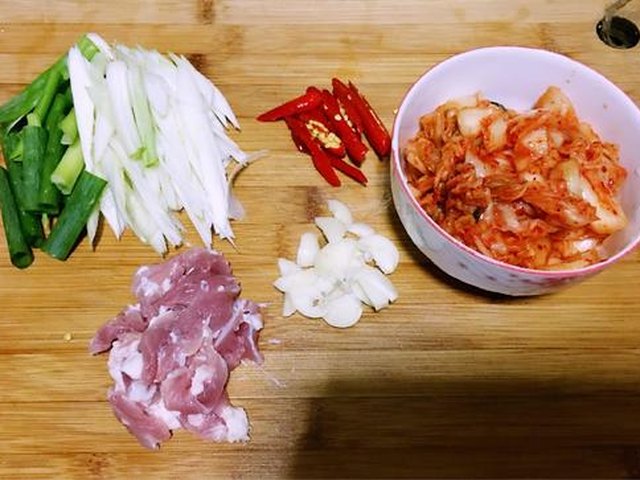 【韩式辣白菜豆腐汤】步骤3