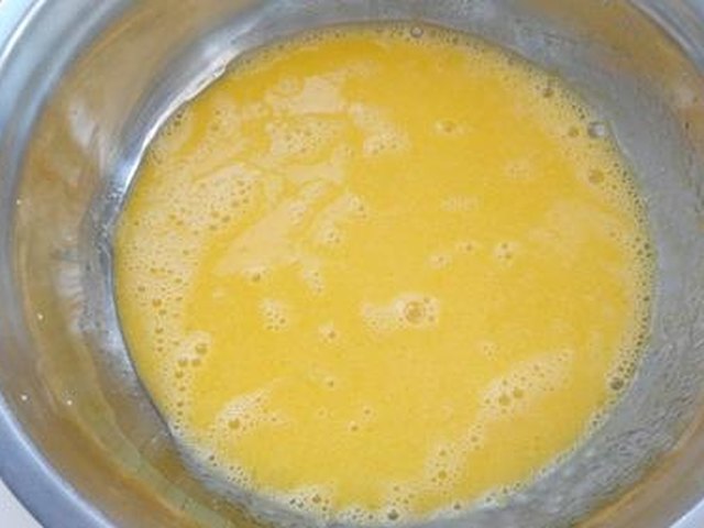 【抹茶奶油蛋糕卷】步骤3