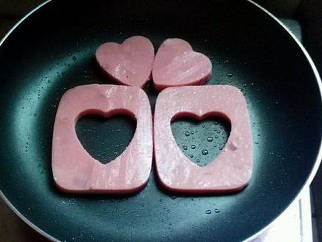 【爱心火腿蛋】步骤4