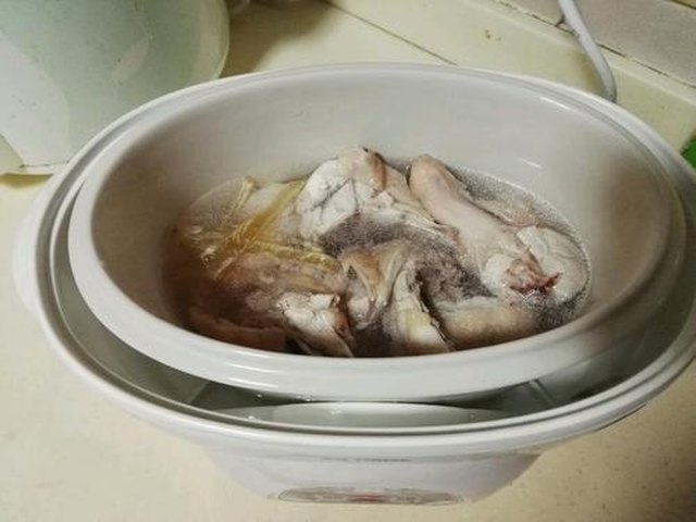 【鱼胶炖海参】步骤4