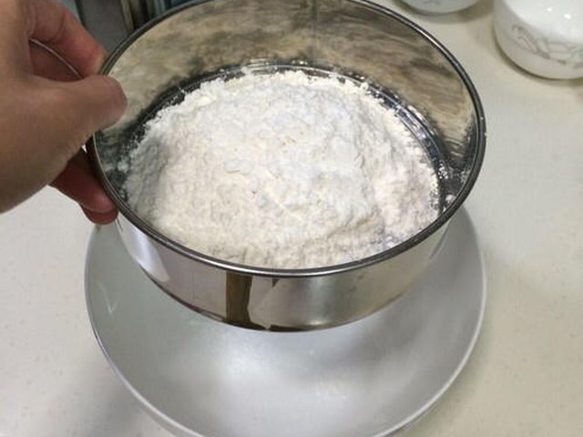 【完美戚风蛋糕（6寸/8寸）】步骤1