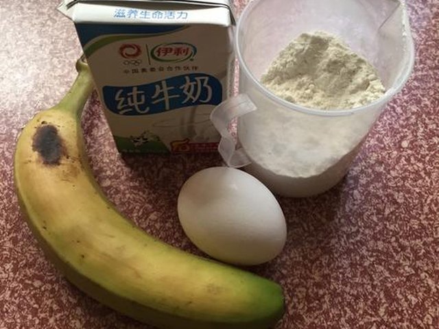 【香蕉牛奶松饼】步骤1