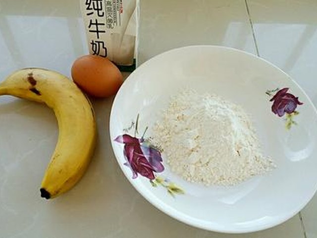 【牛奶香蕉松饼】步骤1