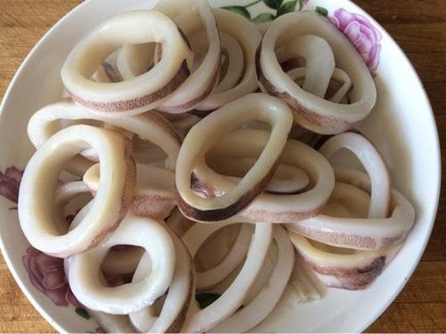 【香炸鱿鱼圈】步骤1